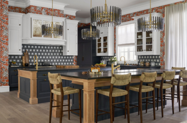 Dapur mewah dan elegan dengan konsep kitchen island besar